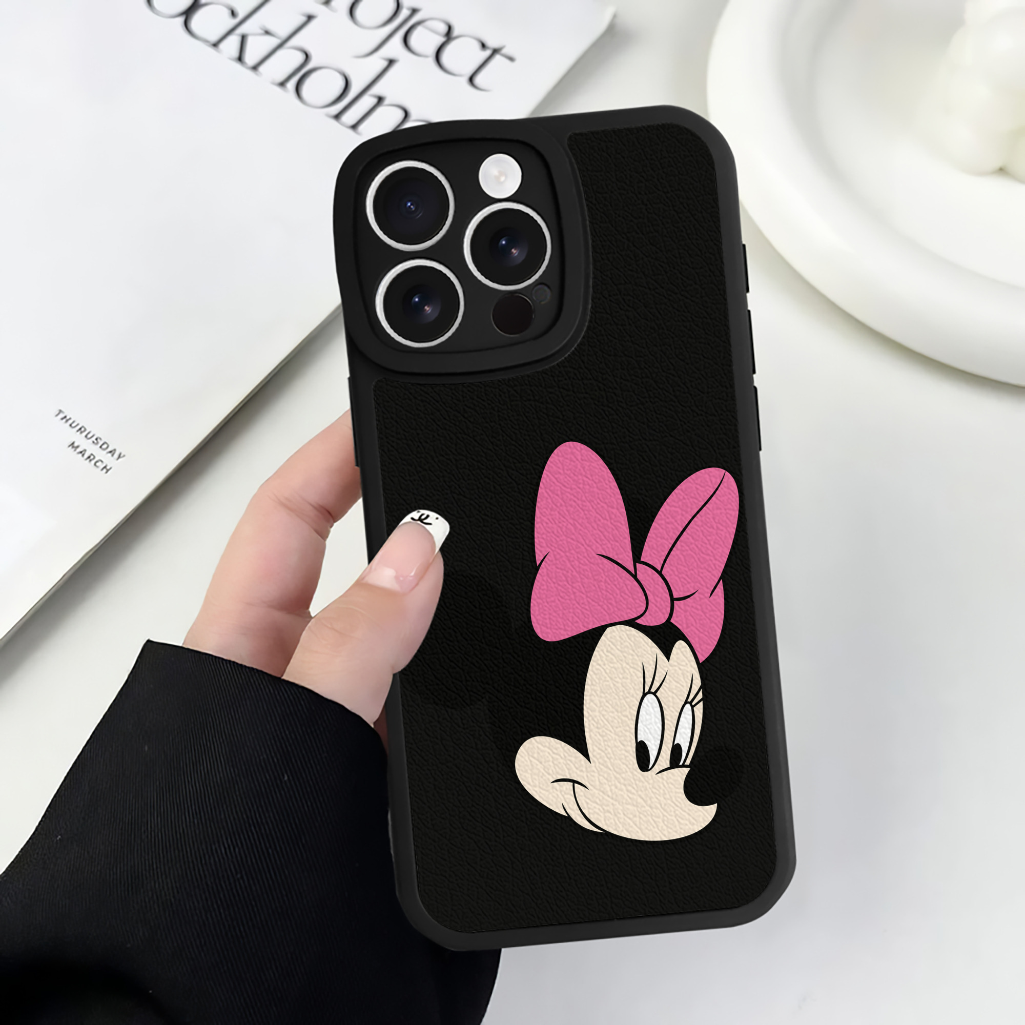 （画像用） ミッキーマウス Mickey Mouse 【iPhone 16シリーズ対応】シリコンスマホケース（レザー調） 材質：シリコン